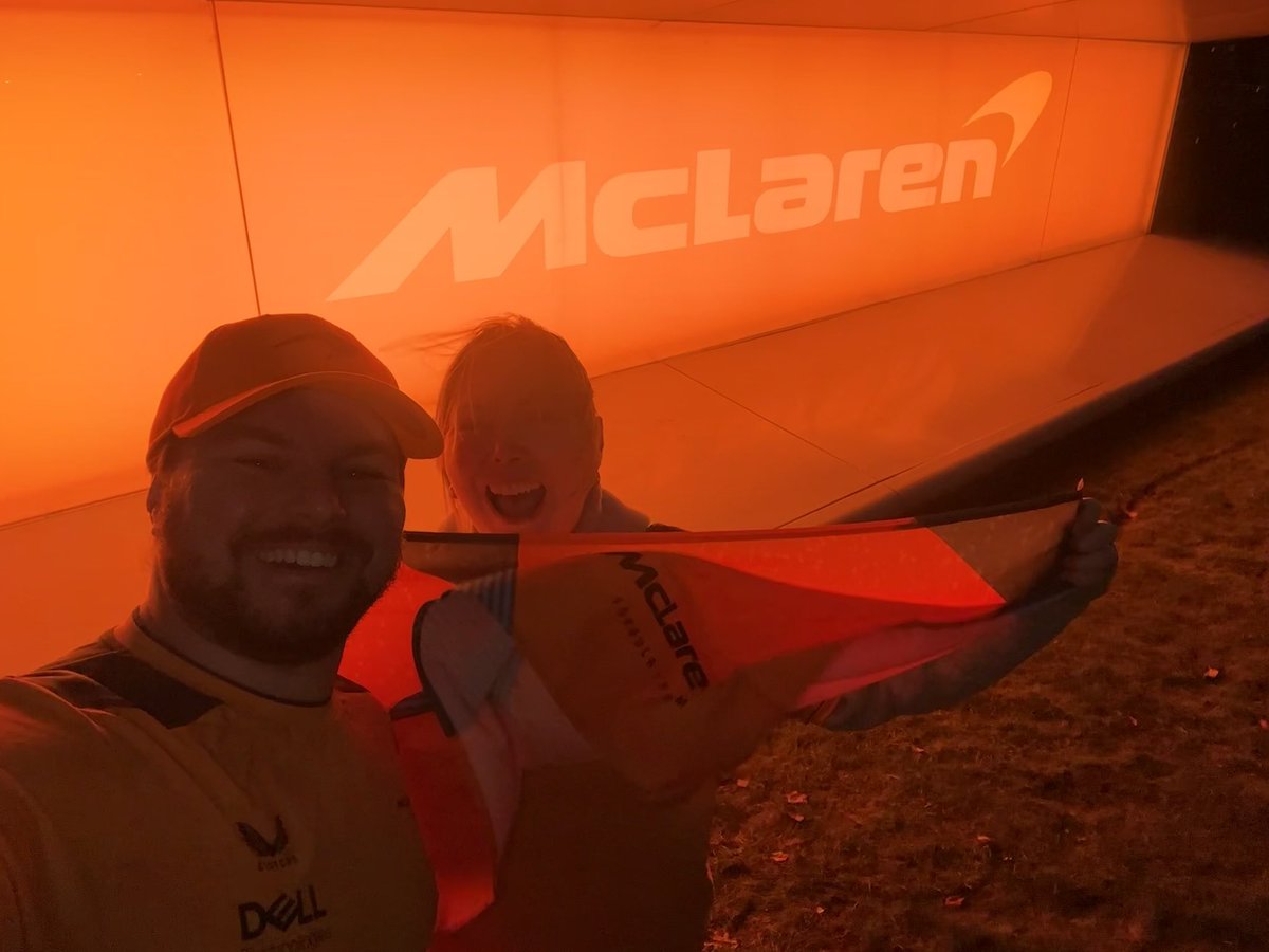 SiBGAW's tweet photo. - Come rain or shine, @DOTT13_ and I are always with you, no matter what.
Congratulations @McLarenF1 for your 9th Constructors World Championship, and 1st for 26 years.
Enjoy the celebrations!
Thank you, for an incredible 2024โฆ
๐งก๐งก๐งก
#McLaren #FearlesslyForward https://t.co/KDBybKHcSt
