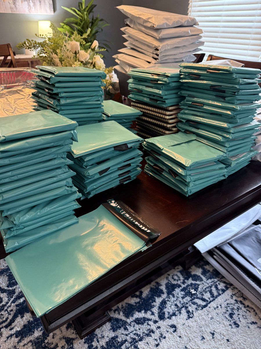 Starting to get Patreon Christmas gifts out! Don’t forget to fill out the form…

Patreon.com/crapvegas