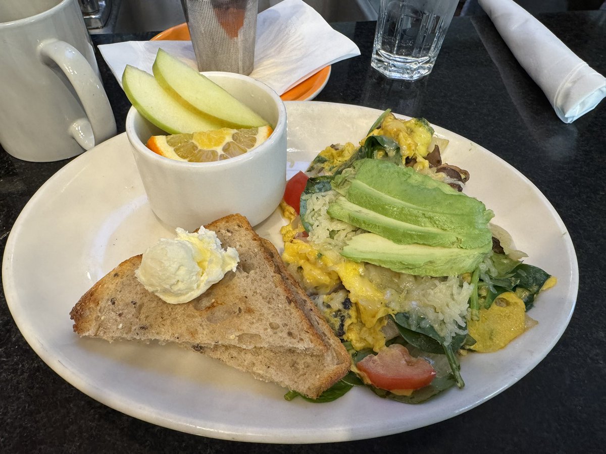cincygreghoodin's tweet photo. The Avi scramble and a little fresh fruit action (for balance, of course) usually go with #Beecakes but I #Beelieve I made a very solid choice . #sleepybee #eatcincy #cincyeats #cincyvibes #dinelocal #sundayvibes #bearcatvibes #gregsbreakfastbonanza #SundayMorning #SundayBrunch #sundaybreakfast