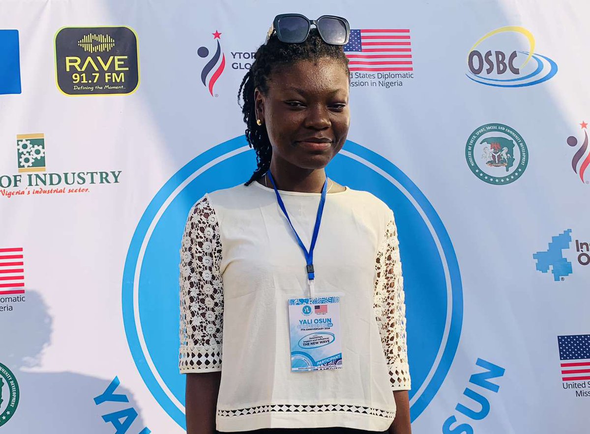Imisioluwaaaa's tweet photo. Volunteering at the #YALINetworkOsun Conference was inspiring!
Key takeaways:
- Hon. A. Adeyemi: "Time is the smallest unit of life. Value it."
- Dotun Popoola: " Be creative and think innovatively."
Grateful for the experience!
#Innovation #yaliosunconference #yaliosun https://t.co/a1myhDzlfv