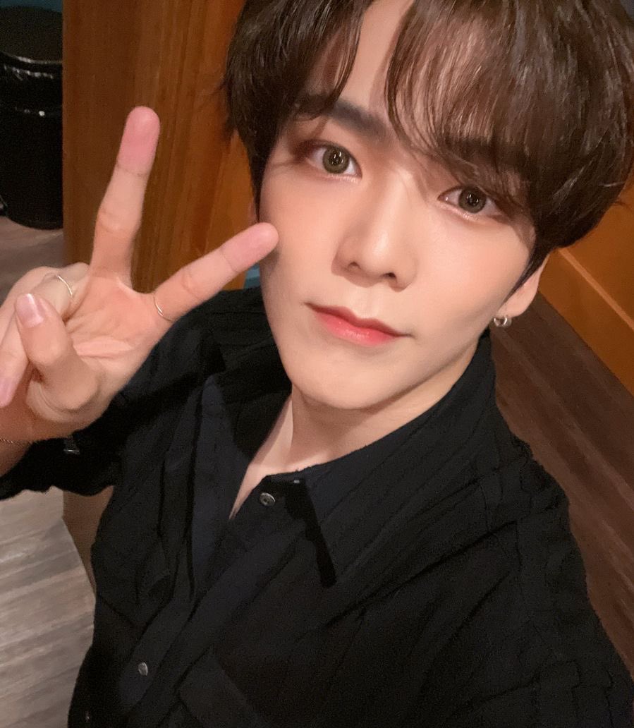 sansrabbit_'s tweet photo. My first vsd on this acc~😗✌🏻

I miss Minchan so much!!🥺💕

#verrerselcaday #vsd #verrer #verivery  #minchan https://t.co/iKITiGSLb5
