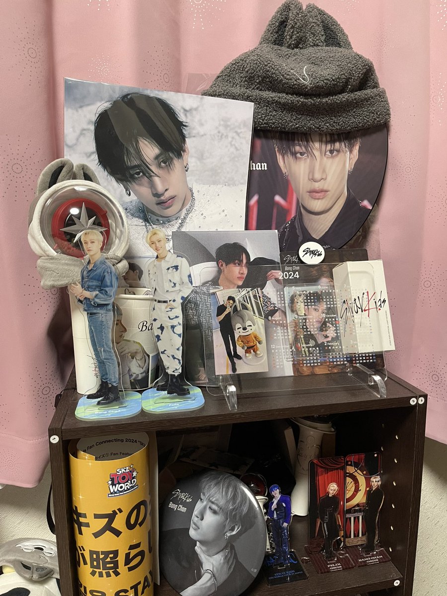 Wolfchan3RACHA's tweet photo. めちゃくちゃ楽しかった🫣!!

空港リムジンバス降りた瞬間に左上の四角いやついきなりソンムルしてくれたお姉さん、うちわカバー奇跡的に交換出来た、してくれたｲｴﾆﾍﾟﾝの女の子とそのママありがとう🙂‍↕️感謝❣️

一緒に楽しんでくれた母ありがとう🥹 https://t.co/PsCUhrkh6X