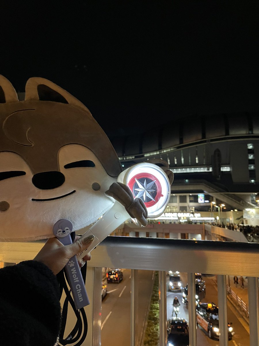Wolfchan3RACHA's tweet photo. めちゃくちゃ楽しかった🫣!!

空港リムジンバス降りた瞬間に左上の四角いやついきなりソンムルしてくれたお姉さん、うちわカバー奇跡的に交換出来た、してくれたｲｴﾆﾍﾟﾝの女の子とそのママありがとう🙂‍↕️感謝❣️

一緒に楽しんでくれた母ありがとう🥹 https://t.co/PsCUhrkh6X