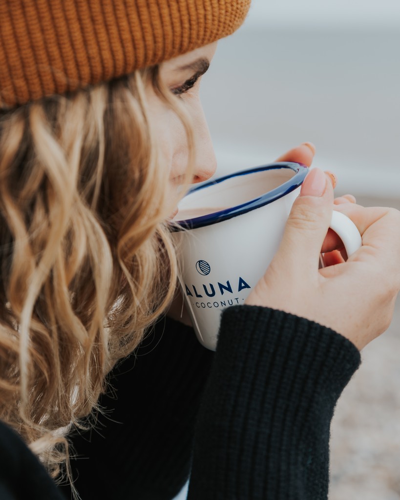 alunacoconut's tweet photo. Heading out in storm season? 💨 

Pack a flask of Aluna hot chocolate. We make ours with coconut milk, rich drinking chocolate and our natural toasted coconut rum. 👌 

#storm #natural #freespirits #outdoor #rum #coconutrum #coconut #vegandrinks #balance #mindful https://t.co/dRVWXzzByW