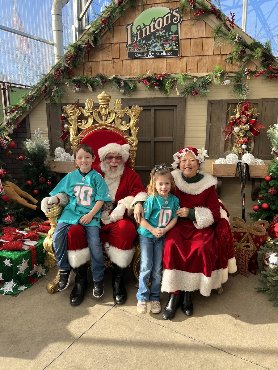 When you go meet Santa &amp; it’s game day 🎅🏼🤶🏼🐬 #GoFins