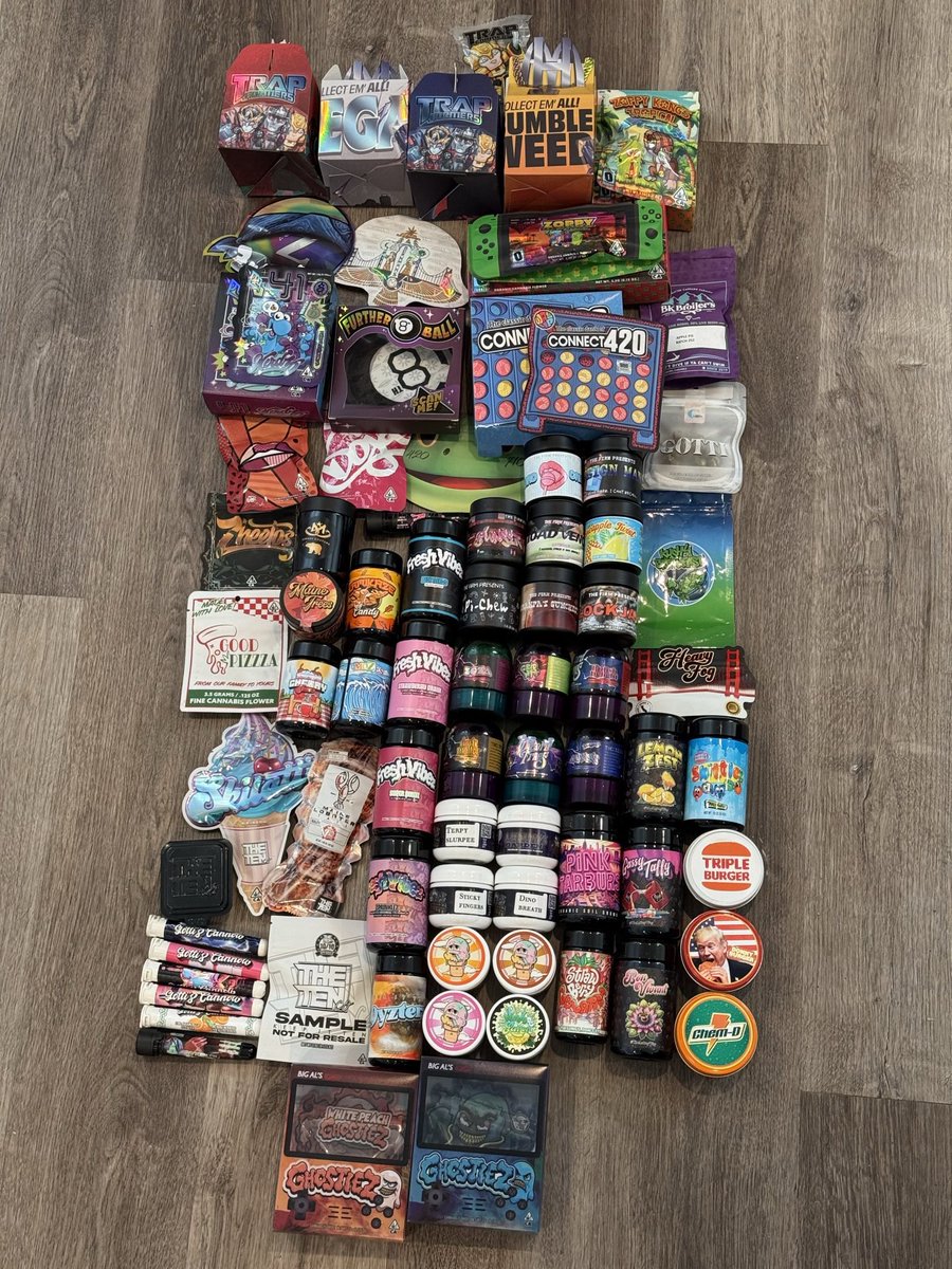 BuddysBodegaCA's tweet photo. What’s your headstash look like? @HighMartca #Zops #CloneTroopers #Powerzzzup #CloneTroopers @further_ca #WayUp #BKBroilers @doja_pak @_hashtribe @gotti1042 #KarmaCartel #GreasyCouture #FreshVibes @kush4breakfast @goodpizzza @mainetrees #alwaysfaded @wizard_trees #growlokey #thetenco #lennysgarden #zootedinc #northbaygardens #godzillagmo #mrgelatti #bigalsexotics