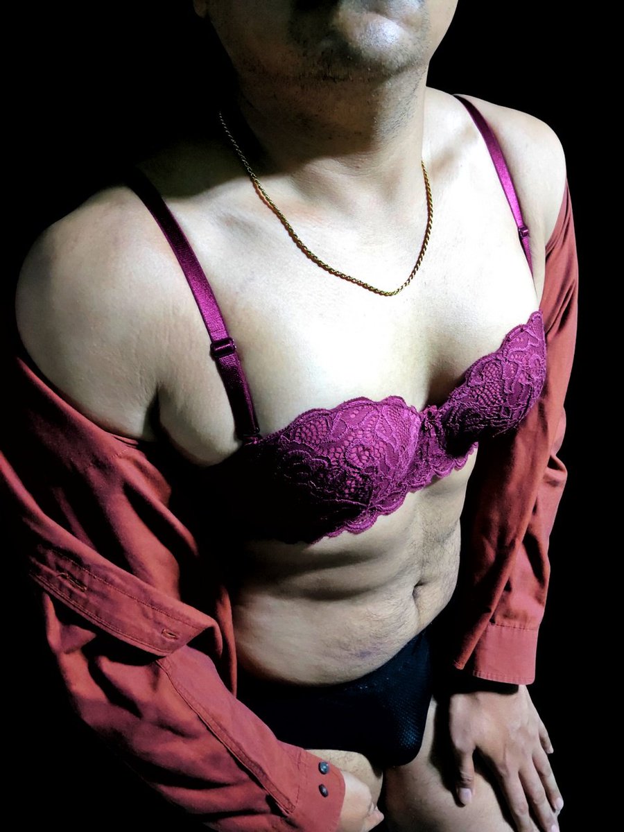 pec_torials's tweet photo. Imagine you unbuttoning my shirt and you see this lusciousness 🫦 #femme https://t.co/str3vQFkG0