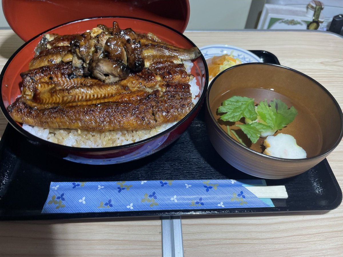 昼営業でこんな料理＆飲める店舗の話があったんだけど・・・

現状が良くないので次の事業展開とは思うけど・・・

この町の人は信用出来ないくらいの結果ばかりだし・・・

一度この町で失敗してるし・・・

そうだ💡新宿に行こう❣️
現実逃避しても答えは出ないし・・

年内で決めよっと💪