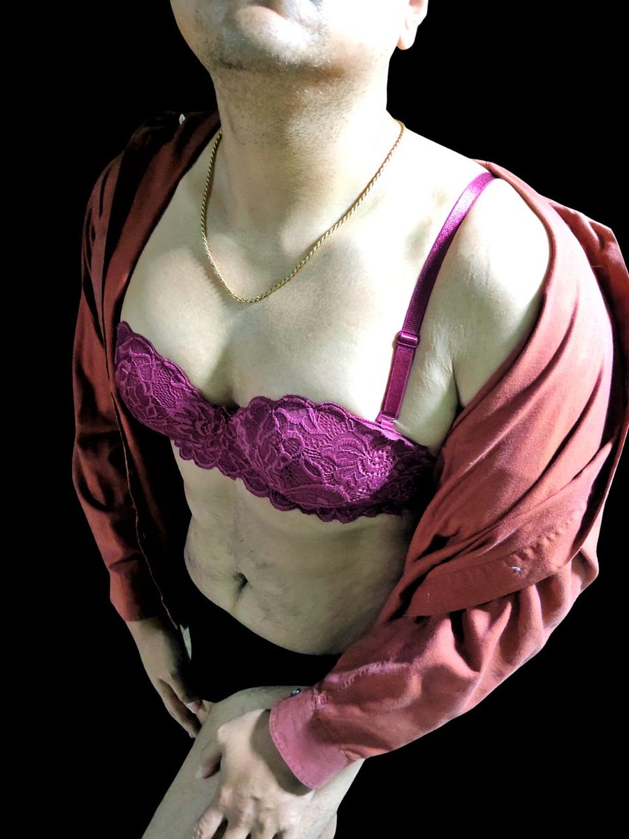 pec_torials's tweet photo. Imagine you unbuttoning my shirt and you see this lusciousness 🫦 #femme https://t.co/str3vQFkG0