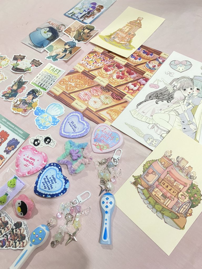 artbyjennelyb's tweet photo. 🍧 Paskomiket Haul🍧 

@1998sashimi @stickeysph @gridartlab_ @kkph2017 @cellodoll + insert artists that I can't find handles 🍧 https://t.co/TJ4rCxx81o