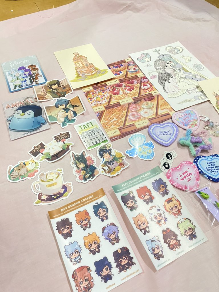 artbyjennelyb's tweet photo. 🍧 Paskomiket Haul🍧 

@1998sashimi @stickeysph @gridartlab_ @kkph2017 @cellodoll + insert artists that I can't find handles 🍧 https://t.co/TJ4rCxx81o
