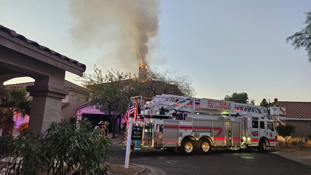 ScottsdaleFire's tweet image. 🚨 Busy Morning for Scottsdale Fire Crews 🚨
It’s been a busy morning for our brave firefighters! This morning, we responded to a water rescue in a canal and then two house fires. Our crews are now on scene for a working garage fire in the north part of Scottsdale .