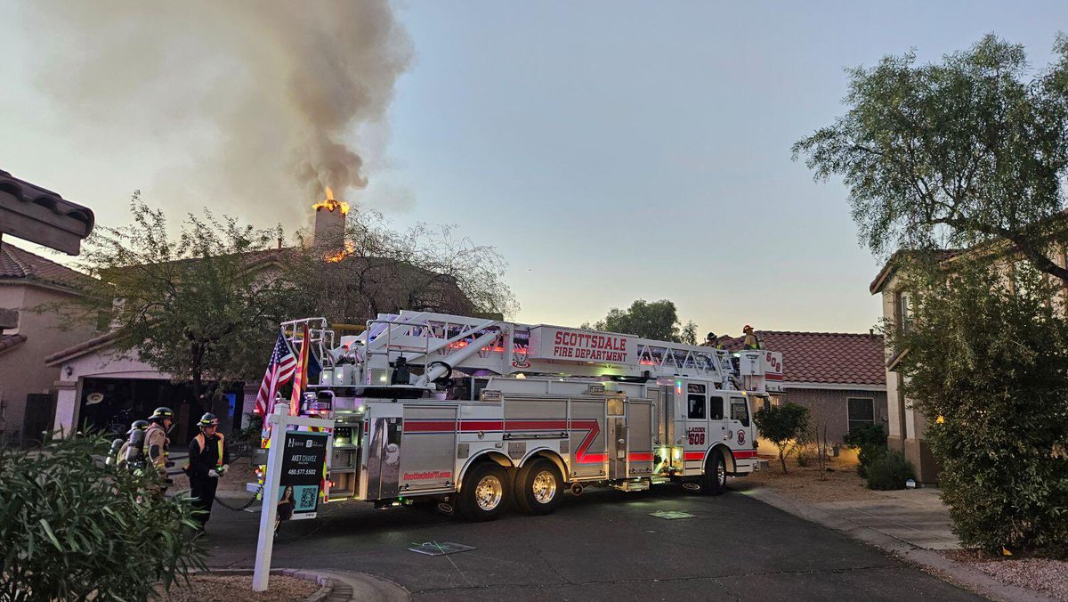 ScottsdaleFire's tweet image. 🚨 Busy Morning for Scottsdale Fire Crews 🚨
It’s been a busy morning for our brave firefighters! This morning, we responded to a water rescue in a canal and then two house fires. Our crews are now on scene for a working garage fire in the north part of Scottsdale .