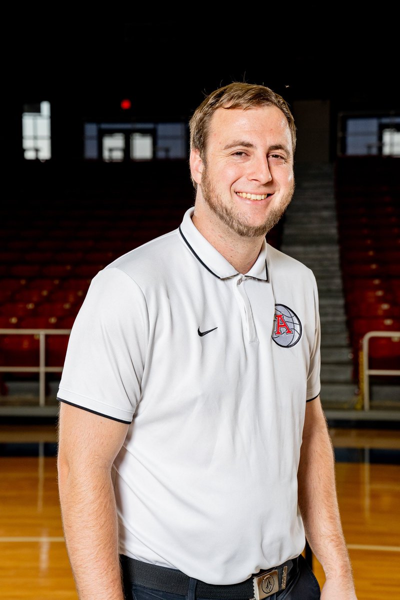 AHSdawg_hoops's tweet photo. This is a Coach @ShaneBryant31 appreciation post! He’s been phenomenal all season, consistently stepping up when it matters most. We know he’s destined to lead his own program one day, but we’re incredibly grateful for the time we have with him!
#FutureHeadCoach #FootworkKing https://t.co/OFtaZbg6u8