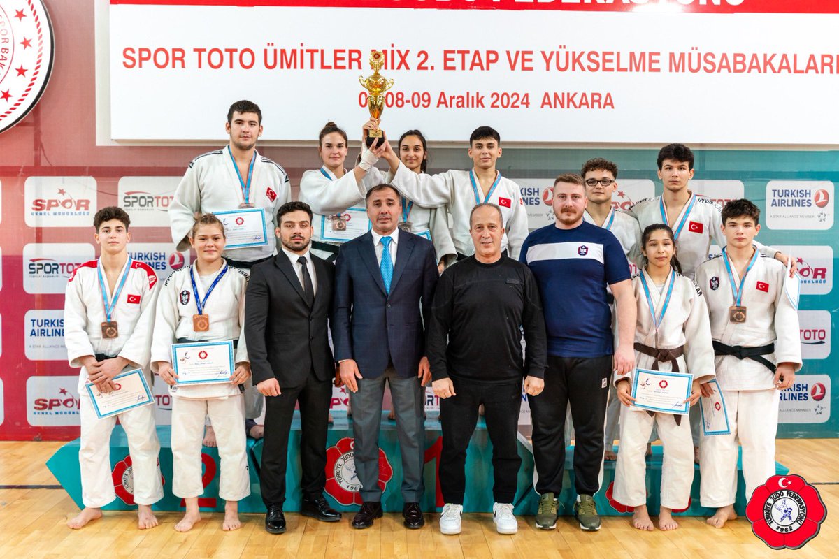 Spor Toto Ümi̇tler Mi̇x 1. Li̇g 🏆Şampiyonu Namağlup Olarak🥇Konya BBSK oldu.🥈 ikinci İzmir BBSK, üçüncüler 🥉Sancaktepe Bel. Sk ve 🥉İstanbul Bşb. Sk. oldu. 
Judo ailesi olarak dereceye giren takımlarımızı Kutluyorum Ligde Yarışan Tüm Takımlarımızada Teşekkür ediyorum <a href="/turkjudo/">Türkiye Judo Federasyonu</a>