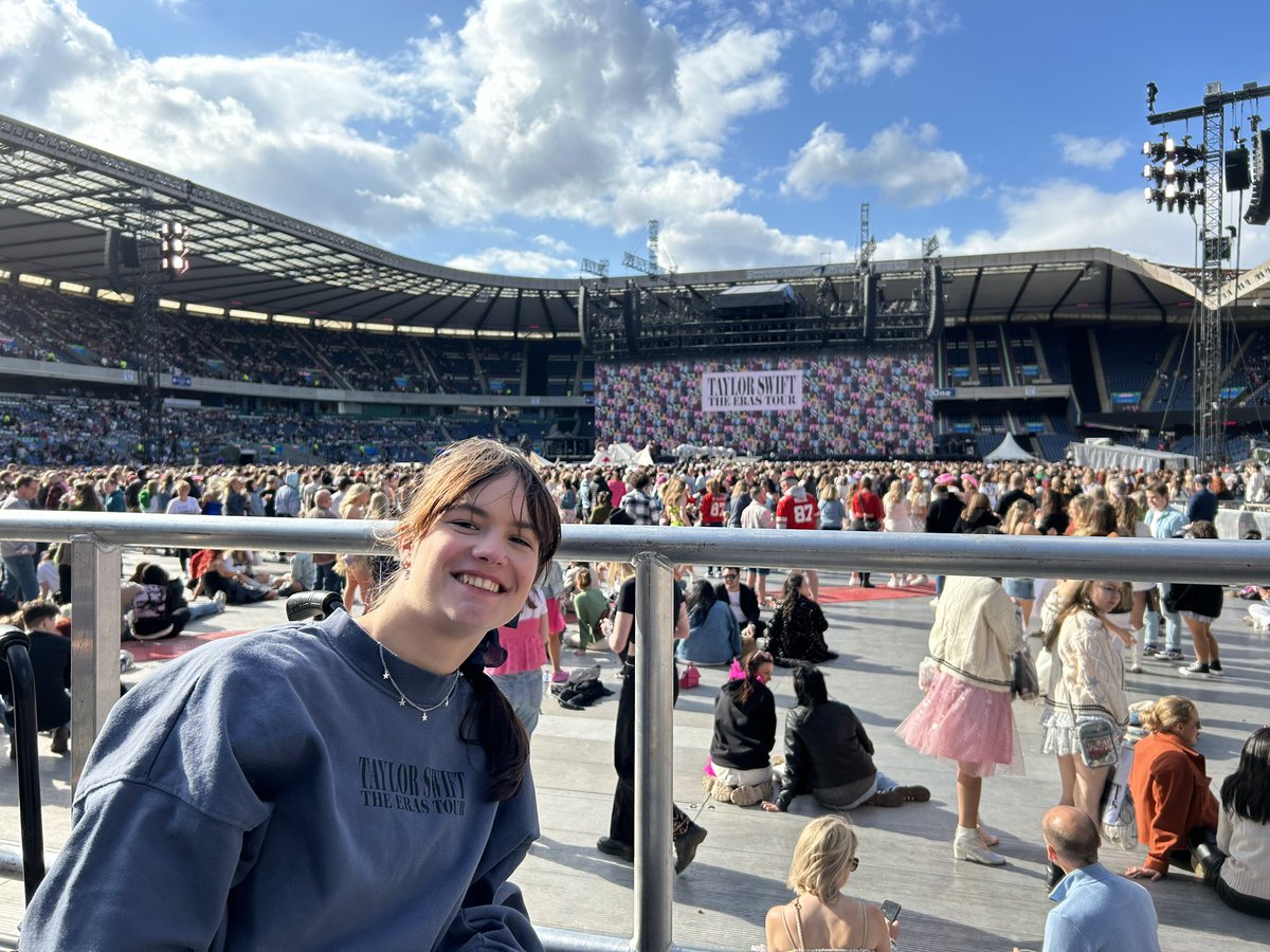 clean1989isis's tweet photo. Thank you eras tour and Taylor for making this a lifetime experience for me, however I am sad that it ends tonight, this year was hard for me, the eras tour and taylor made it easier for me, it made me see light in darkest days. Eras tour will be a special place in my heart ❤️ https://t.co/rddsDmlqFa