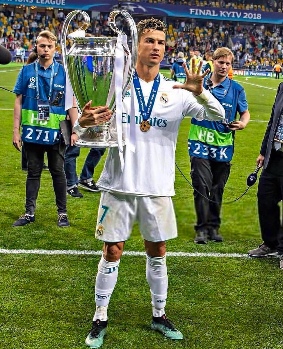 ActuCR7_'s tweet photo. 🔙 l’Inter Miami en 2018 sur Cristiano Ronaldo :

“Remporter un triplé consécutif en Ligue des Champions, ce n’est pas normal. 𝗚.𝗢.𝗔.𝗧” 🔥🔥 https://t.co/5ruFWbW8x9