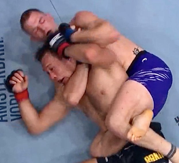 AllAbtTheBenGs's tweet photo. If another man can put you in this position and make you look like this without consent….AND out strike you…. then I’m sorry but you lost that fight.
#InstantRematch #Robbery #HorribleUnanimousDecision
#IanGarry #ShavkatRakhmonov
#UFC310 @ufc 👎🏼 https://t.co/aN9F1fnQKI