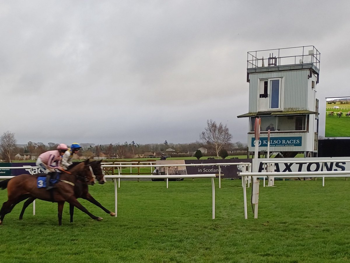 Gedward1982's tweet photo. Another wet n windy day at the races, this time for a first visit to @KelsoRacecourse for Scottish Borders National Day!!!
#7TracksLeft https://t.co/gL2VUGYXLF