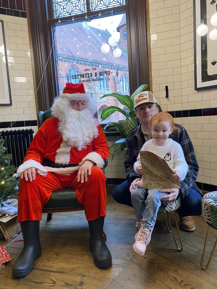 fiona_twist's tweet photo. So Santa was a hit….&amp; whilst she may have had a little melt down when she realised her wish list pressie wasn’t coming home with us, breakfast in (one of) my local made a pleasant change. Santa’s instruction to me on leaving to be good may not be observed!! 😉🎅🏻 #looselfie https://t.co/AkLbrdftOm