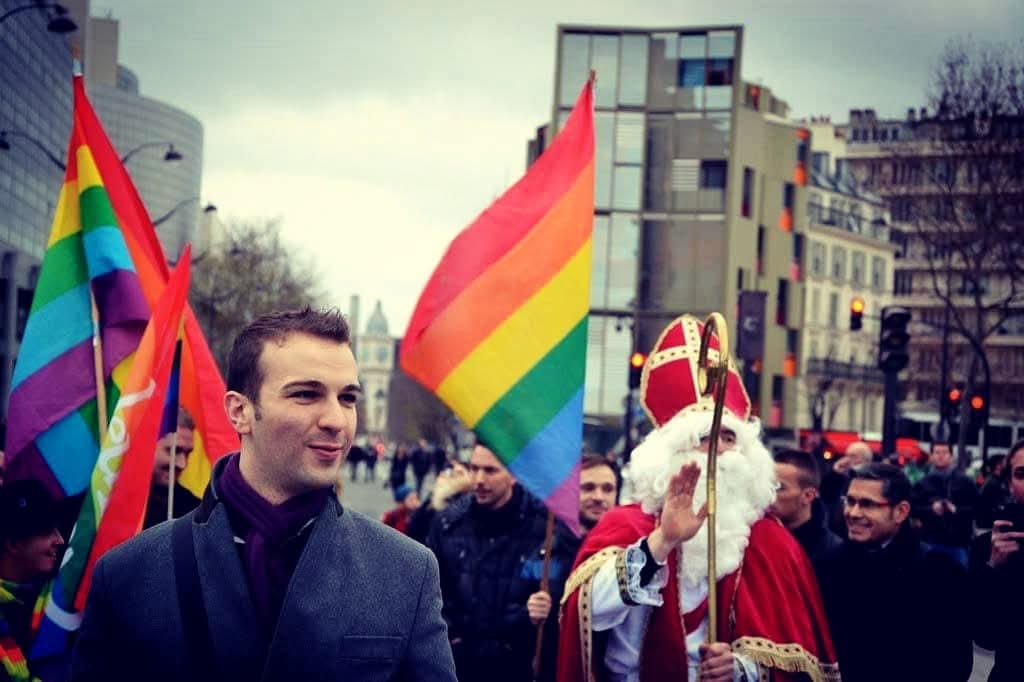 GatiponMatthieu's tweet photo. 🎉Bonne fête de la #SaintNicolas patron des #Lorrains et protecteur des enfants.
Ci-dessous une photo 📸 collector de l'évêque de Myre venu soutenir le Centre #LGBT de #Metz🏳️🌈 lors de la grande manifestation en faveur du mariage pour tous à Paris. https://t.co/voLxjAohue