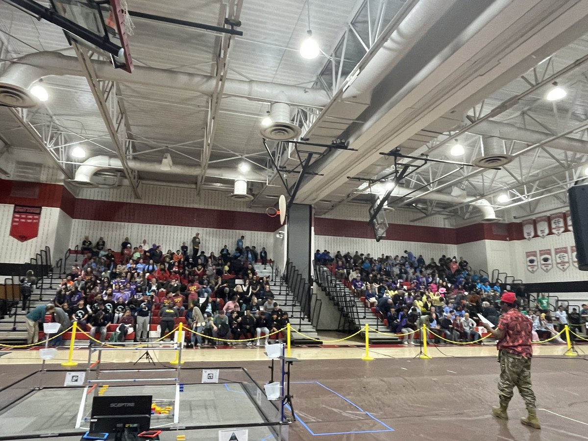 JulieYangMoCo's tweet image. Exciting morning at Quince Orchard High School as the @FRCTeams  from our region gather to showcase their robots! Met wonderful @MCPS students from both middle and high schools from all over the county.  #STEMeducation #buildfutures