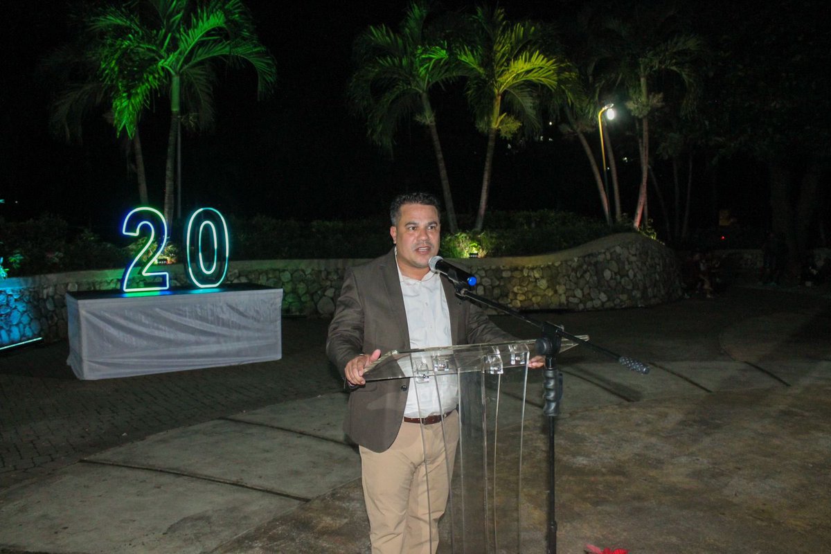 matthewsamuda's tweet photo. We had a lovely evening at the Christmas Tree Lighting Ceremony at Turtle River Park. For the 20th year #SADCO and @UDCJamaica have brought cheer to Ocho Rios with this activity. The Christmas season is here.
#NESA https://t.co/RQi2yoJNO7