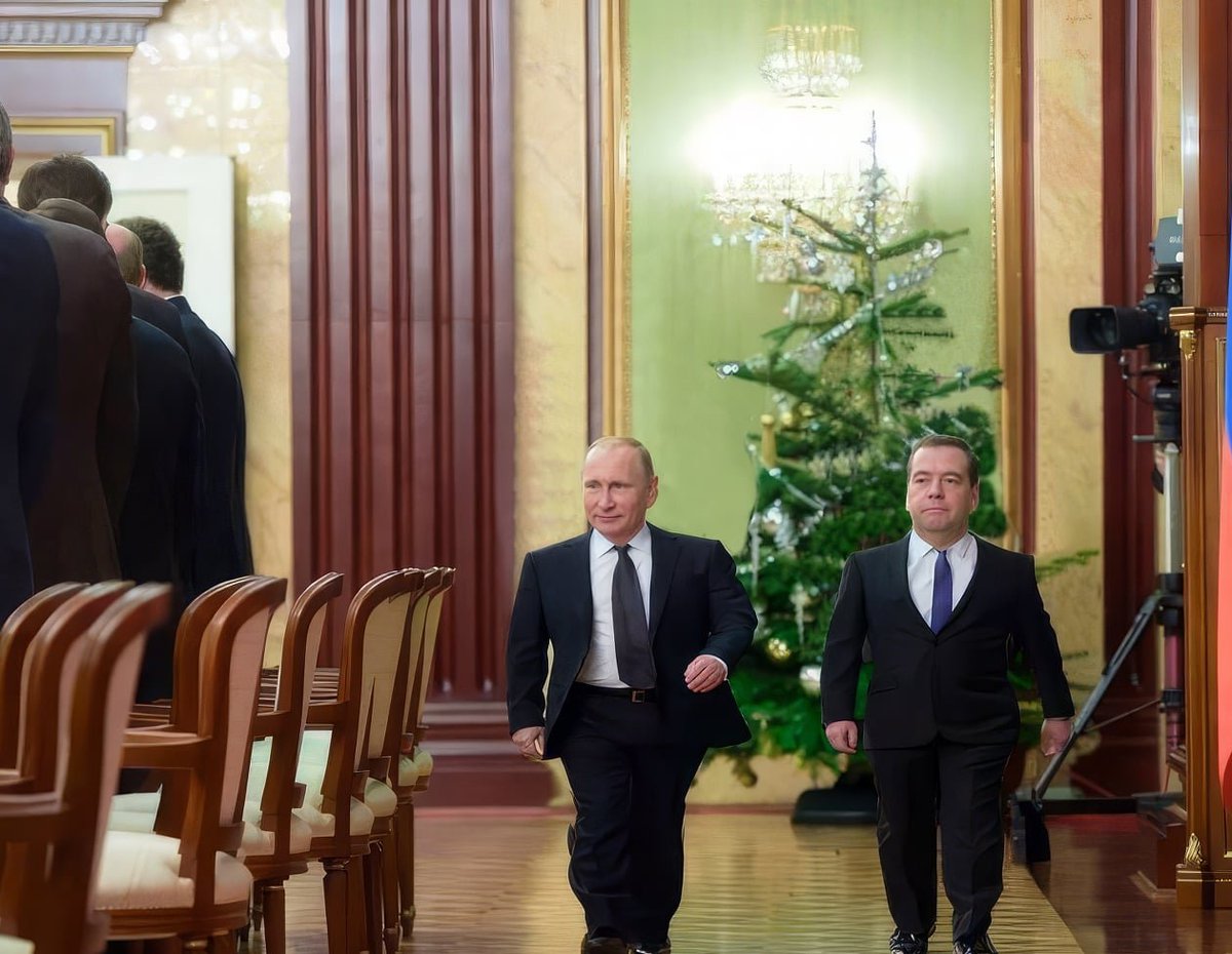 Mok1967SG's tweet photo. #RussiaIsDefeatable
#ItsOverPutin
#WhateverItTakes
#StandWithUkraine
#UkraineWillWin
Where are the LEADERS OF THE FREE WORLD โ
HE IS DONE โผ๏ธโผ๏ธ
And his greatest admirers @elonmusk @realDonaldTrump @TulsiGabbard etc changes sides in the same time
@KremlinRussia_E is on the run https://t.co/gHa4PaYwUV