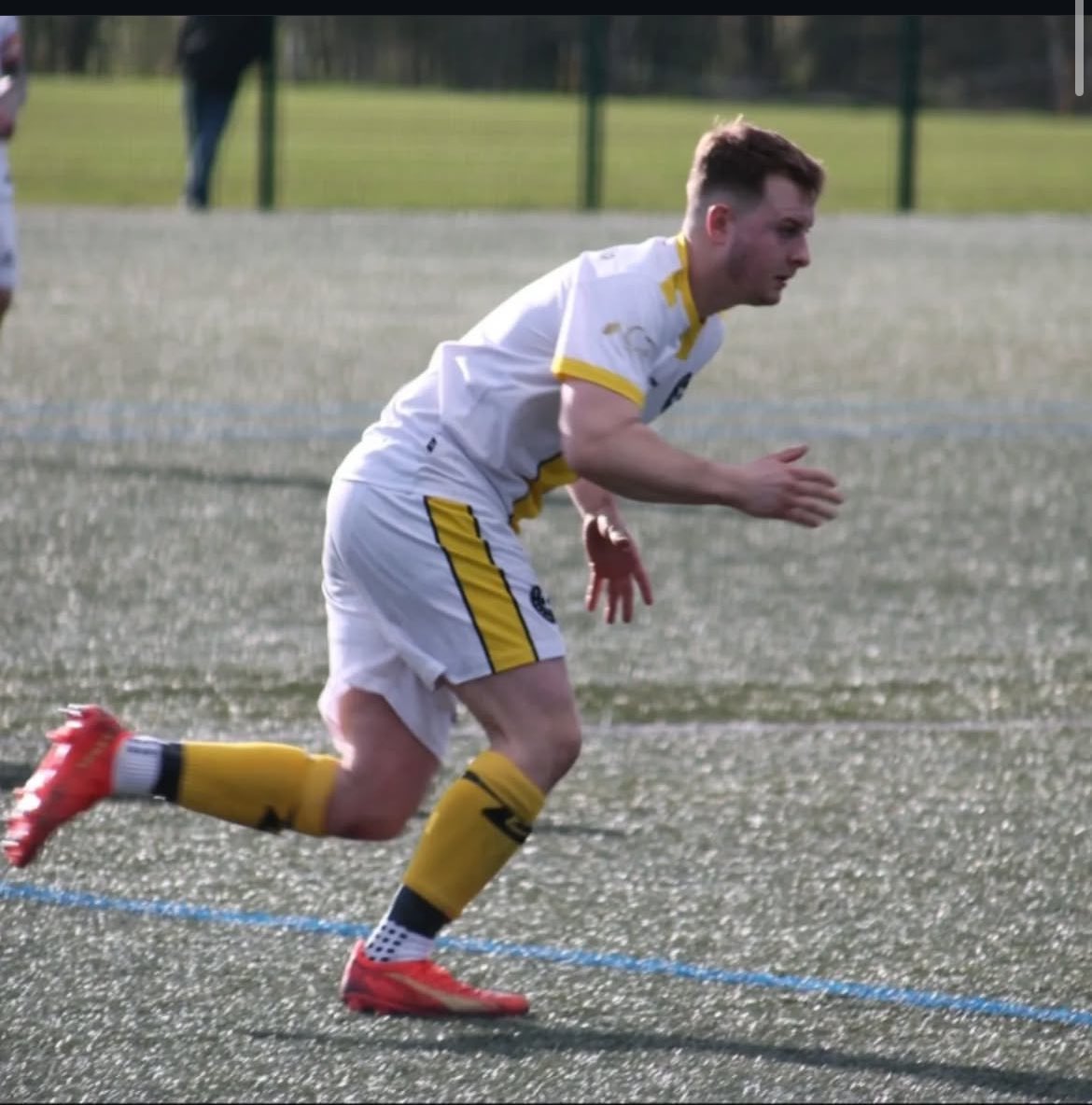 SpiresAthletic's tweet image. Spires 1-1 @fc_scoop 

A valiant effort from the boys today saw us take a point off league leaders!
A game in tough conditions but we opened the scoring with a fine finish from our bald headed winger. A dodgy back pass from jangle gave scoop the leveler.

Goals scorer:
KT
UTS!