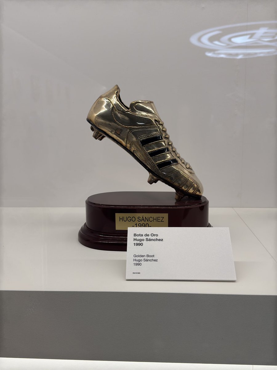 rafaelleonal's tweet photo. @julioordz10 en el museo del Real Madrid y en el Legends, el museo de fútbol del mundo opinan distinto. Nada en contra de Raúl pero no hay que olvidar que alguna vez existió Hugo Sánchez https://t.co/9veVlIgUHQ