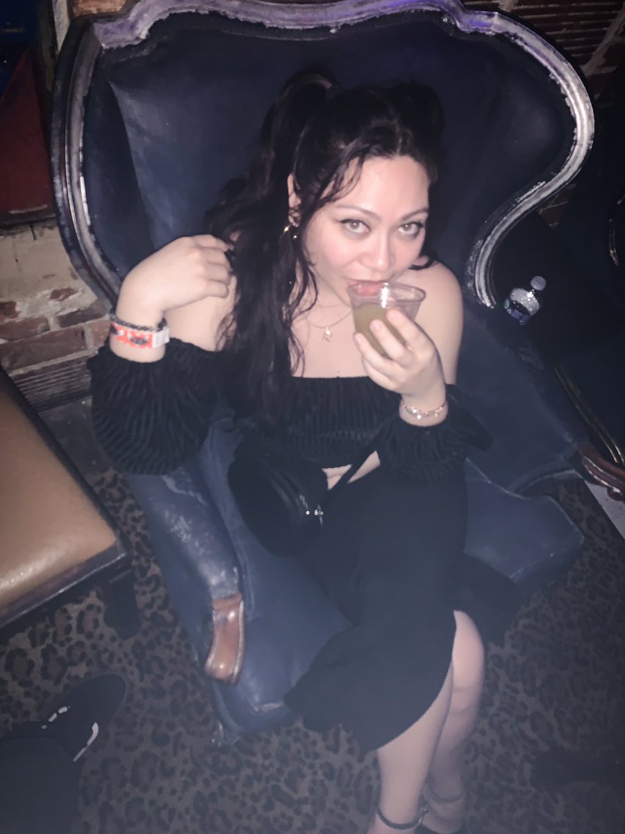 Make sure you guys go over and wish <a href="/MimiCakezFeet/">Mimi Cakez</a> a very happy birthday today ♥️🥂