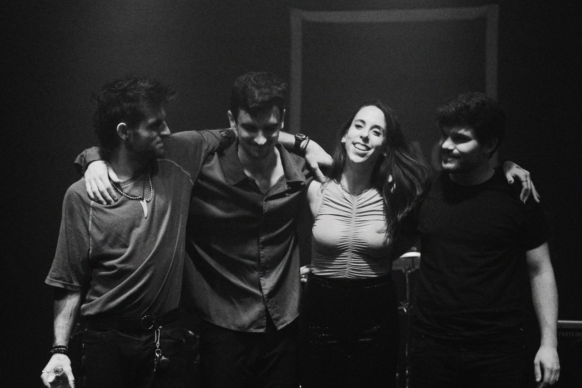 guimarães, que estreia ao vivo tão bonita <3 que venham mais!