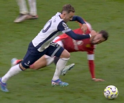 JayMotty's tweet image. Not a red card vs a red card 🤦🏽‍♂️