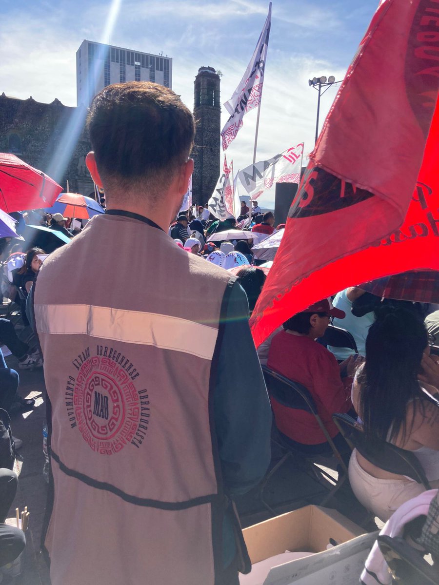MAO_Obradorista's tweet photo. Ayer acompañamos a la dirigencia nacional y estatal de @PartidoMorenaMx  en Tlatelolco.

En donde nos comprometimos a seguir fortaleciendo y organizando nuestro partido sin perder la brújula, como lo pidió nuestra dirigentA @LuisaAlcalde 

#MorenaAl100 #SomosMillones #MAO https://t.co/pXMFjuRyWP