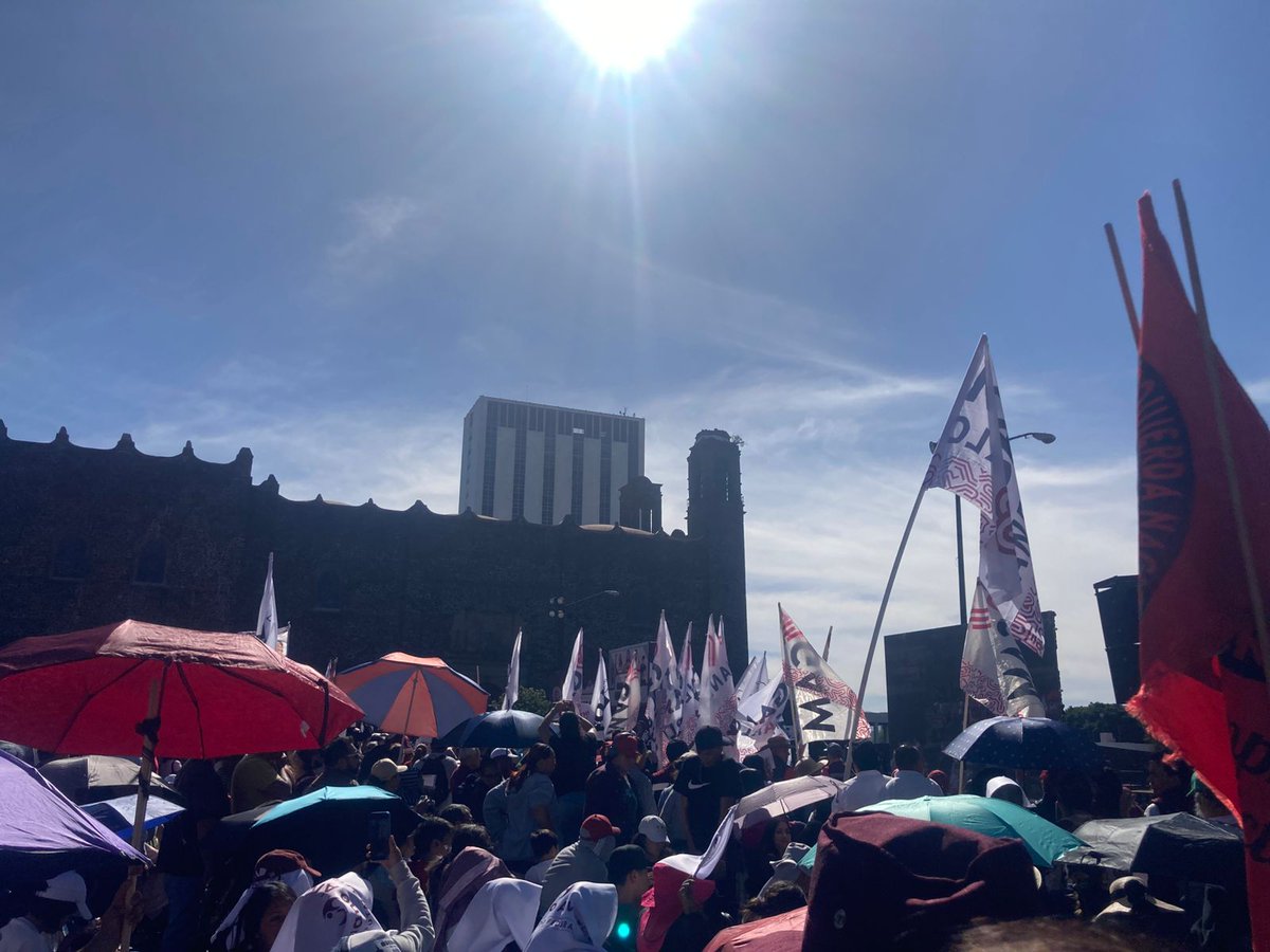 MAO_Obradorista's tweet photo. Ayer acompañamos a la dirigencia nacional y estatal de @PartidoMorenaMx  en Tlatelolco.

En donde nos comprometimos a seguir fortaleciendo y organizando nuestro partido sin perder la brújula, como lo pidió nuestra dirigentA @LuisaAlcalde 

#MorenaAl100 #SomosMillones #MAO https://t.co/pXMFjuRyWP