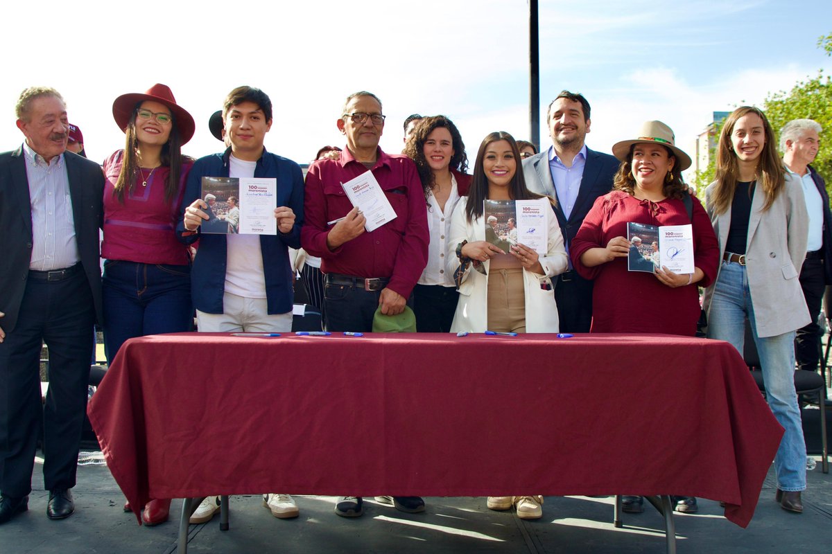 MAO_Obradorista's tweet photo. Ayer acompañamos a la dirigencia nacional y estatal de @PartidoMorenaMx  en Tlatelolco.

En donde nos comprometimos a seguir fortaleciendo y organizando nuestro partido sin perder la brújula, como lo pidió nuestra dirigentA @LuisaAlcalde 

#MorenaAl100 #SomosMillones #MAO https://t.co/pXMFjuRyWP