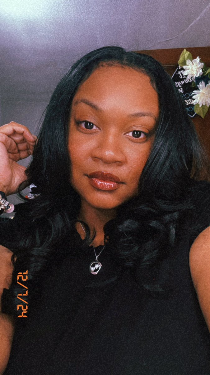 __allenamarie's tweet photo. I went back middle part 🤭 https://t.co/wqsZf4LZ0Y