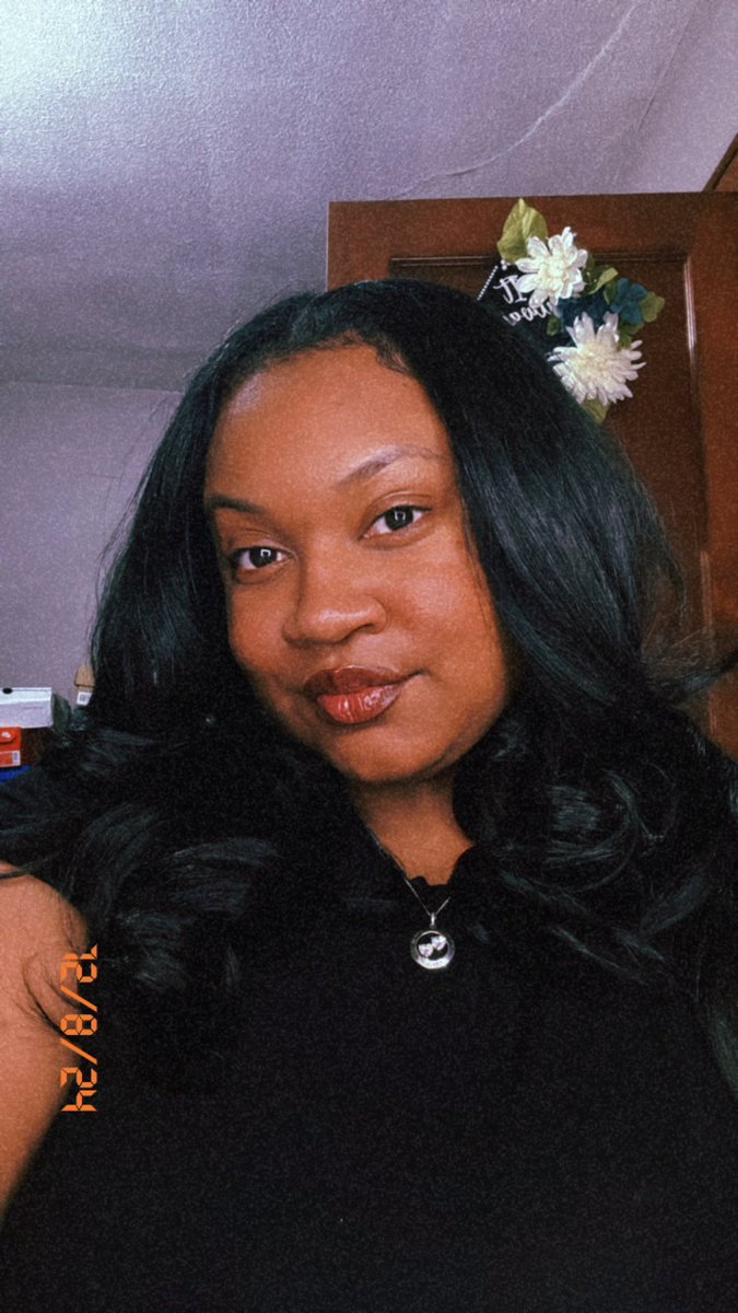 __allenamarie's tweet photo. I went back middle part 🤭 https://t.co/wqsZf4LZ0Y
