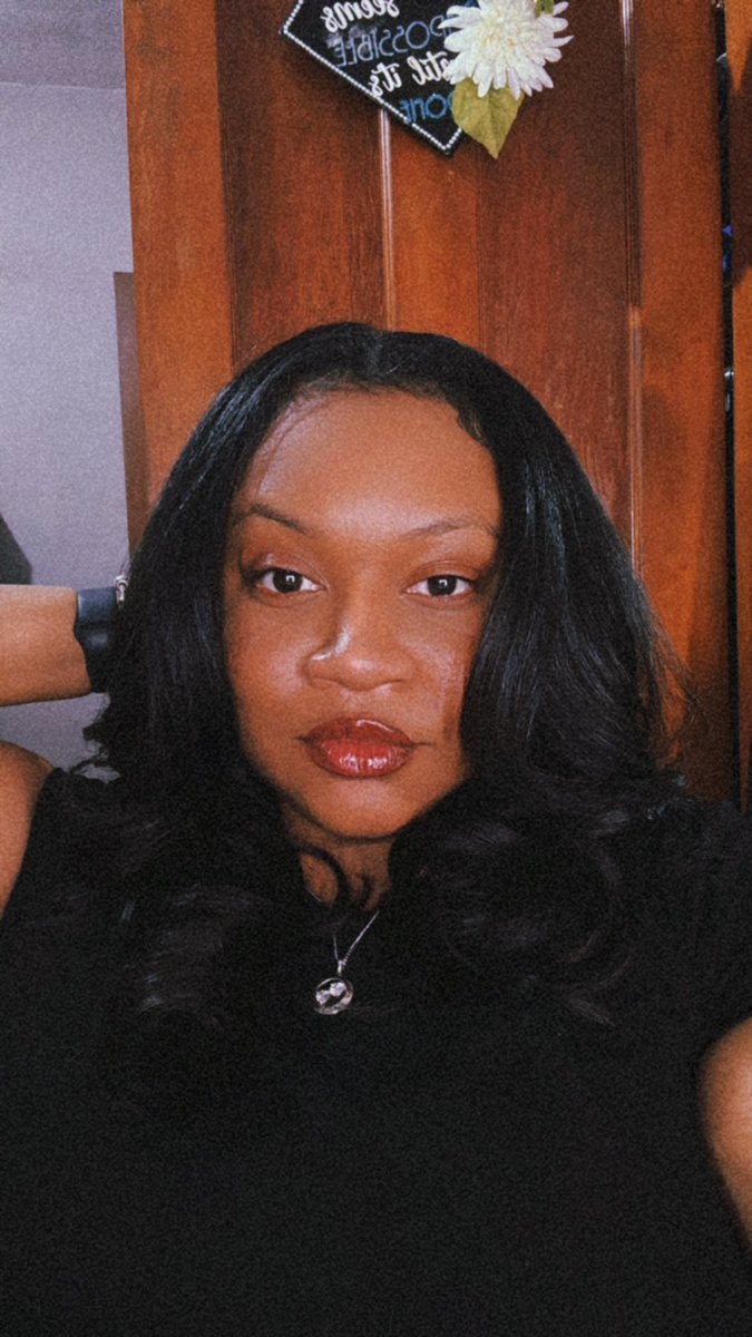 __allenamarie's tweet photo. I went back middle part 🤭 https://t.co/wqsZf4LZ0Y
