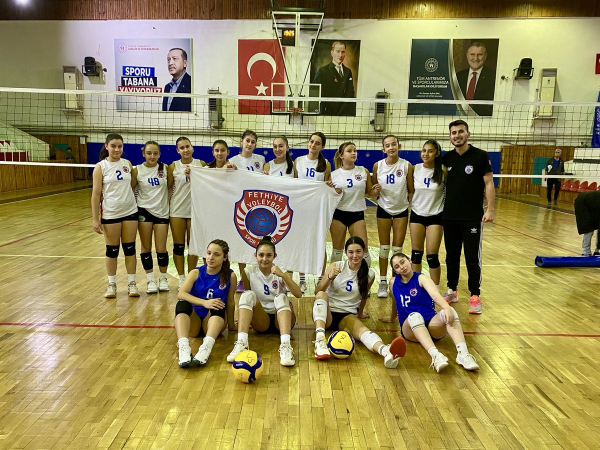 FethiyeSk's tweet photo. Küçük Mavi Meleklerimiz yuvaya galip dönüyor 💥💥
Çeyrek finalde Milas Belediye Spor ile karşılaşan Mavi Meleklerimiz 3/1’lik galibiyet elde ederek adlarını bir üst tura yazdırdı💪🏼🙏🏻 Mavi Meleklerimizi ve Teknik ekibimizi tebrik ediyoruz . https://t.co/CWsh80PN6W