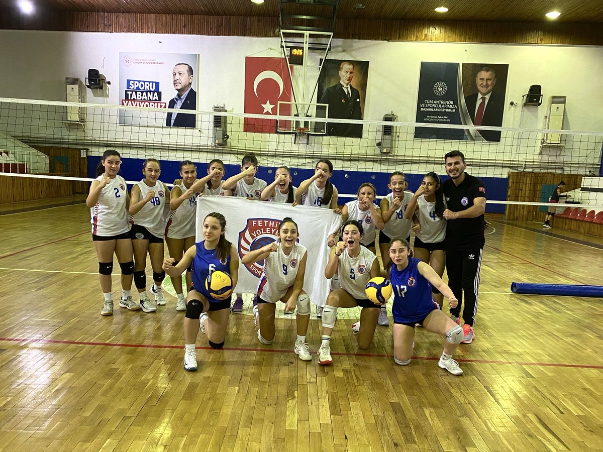 FethiyeSk's tweet photo. Küçük Mavi Meleklerimiz yuvaya galip dönüyor 💥💥
Çeyrek finalde Milas Belediye Spor ile karşılaşan Mavi Meleklerimiz 3/1’lik galibiyet elde ederek adlarını bir üst tura yazdırdı💪🏼🙏🏻 Mavi Meleklerimizi ve Teknik ekibimizi tebrik ediyoruz . https://t.co/CWsh80PN6W
