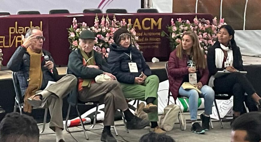 AlbertoAcostaE's tweet photo. Una gran experiencia el 
V CONGRESO DE ECOLOGÍA POLÍTICA 
"Ecología Política y Nuevos Horizontes de Rebeldía: Enraizando Saberes, R-existencias y Alternativas".
Me llevo muchos aprendizajes y nuevas lecciones, el provechoso intercambio y debate de ideas, y, por cierto, los gratos reencuentros con compas con quienes transitamos desde hace muchos años buscando transformar el mundo, así como la constatación  de que cada vez hay más organizaciones y personas, sobre todo jóvenes, que siguen ampliando las luchas.

Destaco la gran participación del 
PACTO ECOSOCIAL E INTERCULTURAL DEL SUR
en este Congreso que se realizó los días 4, 5 y 6de diciembre, en la Universidad Autónoma de la Ciudad de #México, Plantel Del Valle.