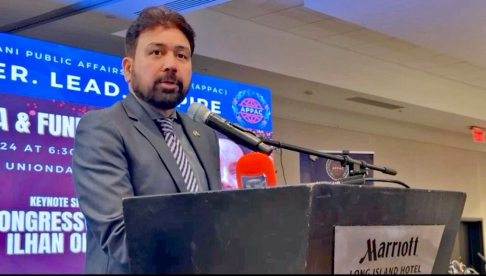 PakinNewYork's tweet photo. Consul General @atozai attended the APPAC Annual Gala, highlighting the importance of political representation for Pakistani &amp; Muslim Americans. He praised APPAC’s pivotal role in fostering inclusivity &amp; empowering Pakistani &amp; other communities for a brighter future. https://t.co/8bnnNgltZv
