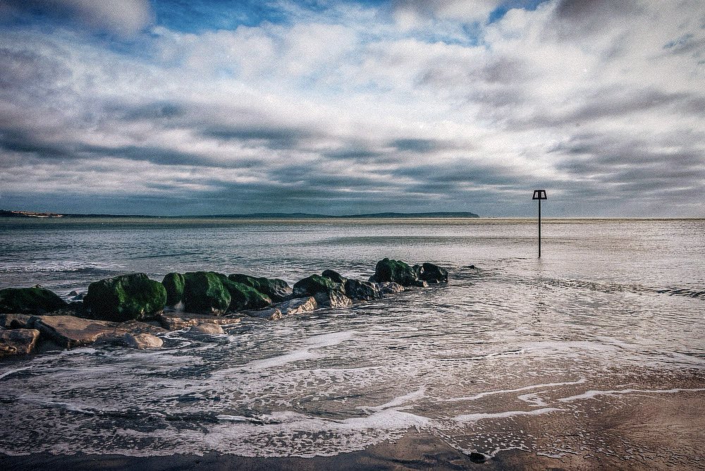 Went looking for big waves today but…weirdly none! 

#StormDarragh #stormy #avonbeach #dorset