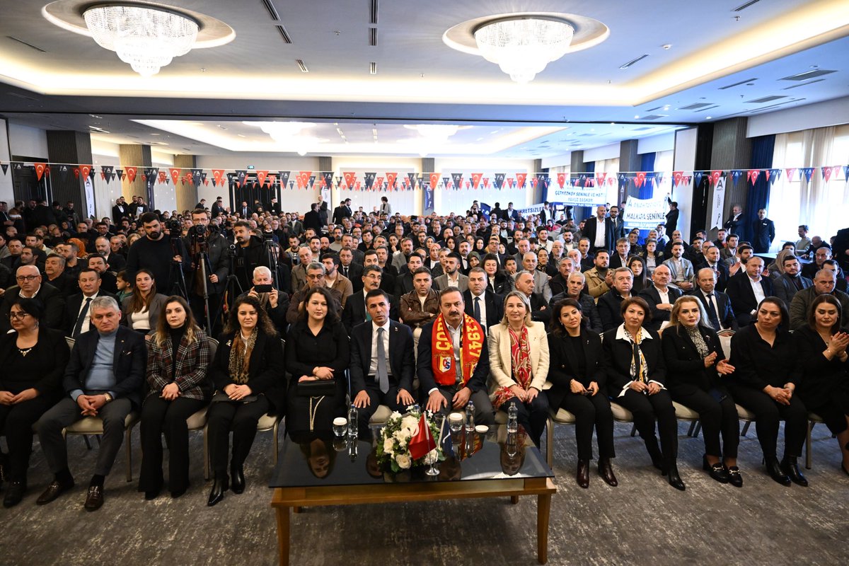 anahtarparti's tweet photo. Sayın Genel Başkanımız Yavuz Ağıralioğlu, Tekirdağ ziyareti kapsamında, partililerimiz ile istişare toplantısına ve İl Başkanlığı Binamızın açılış etkinliğine katıldı. Basın mensupları ile bir araya gelen Genel Başkanımız, gündeme ilişkin soruları yanıtladı. https://t.co/zS1wcZLAbv