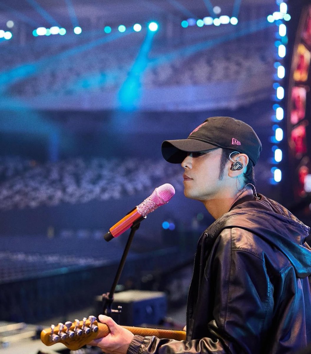 黑色皮繩 tweet media