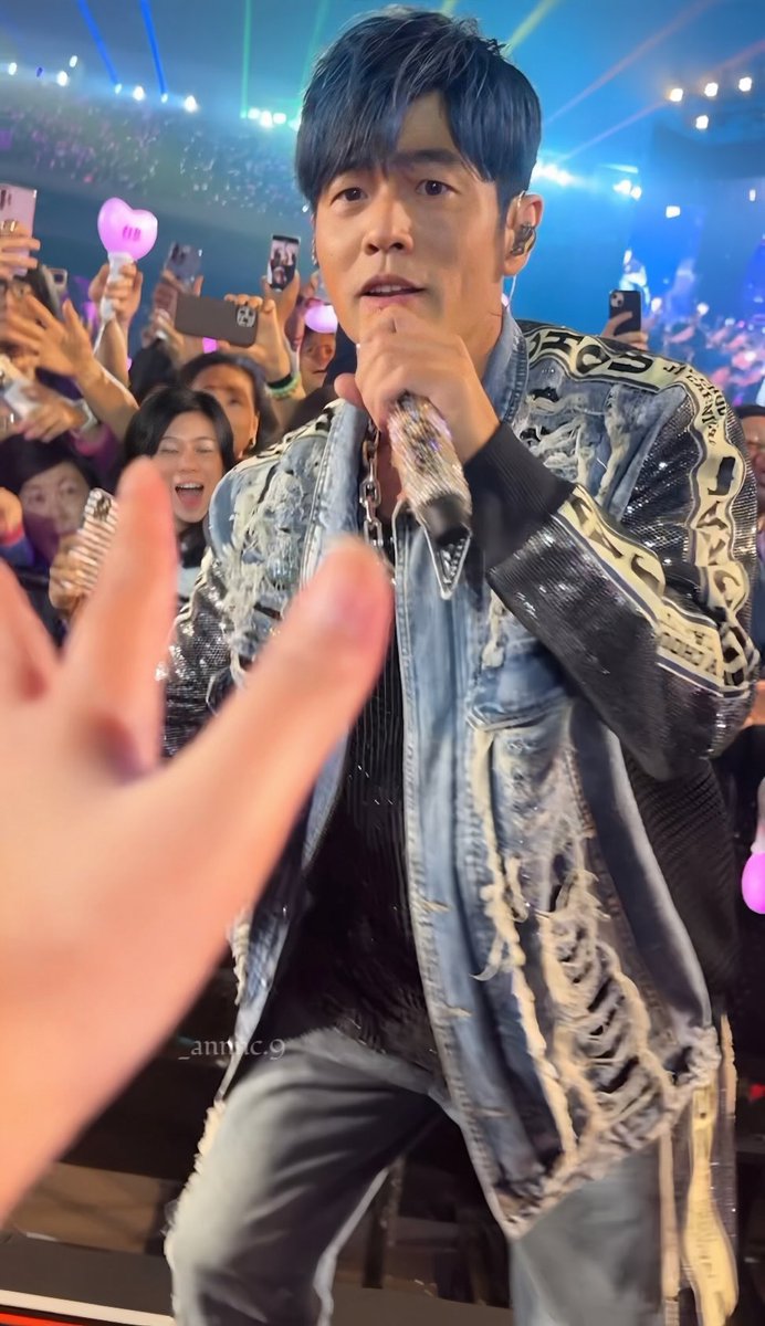 黑色皮繩 tweet media