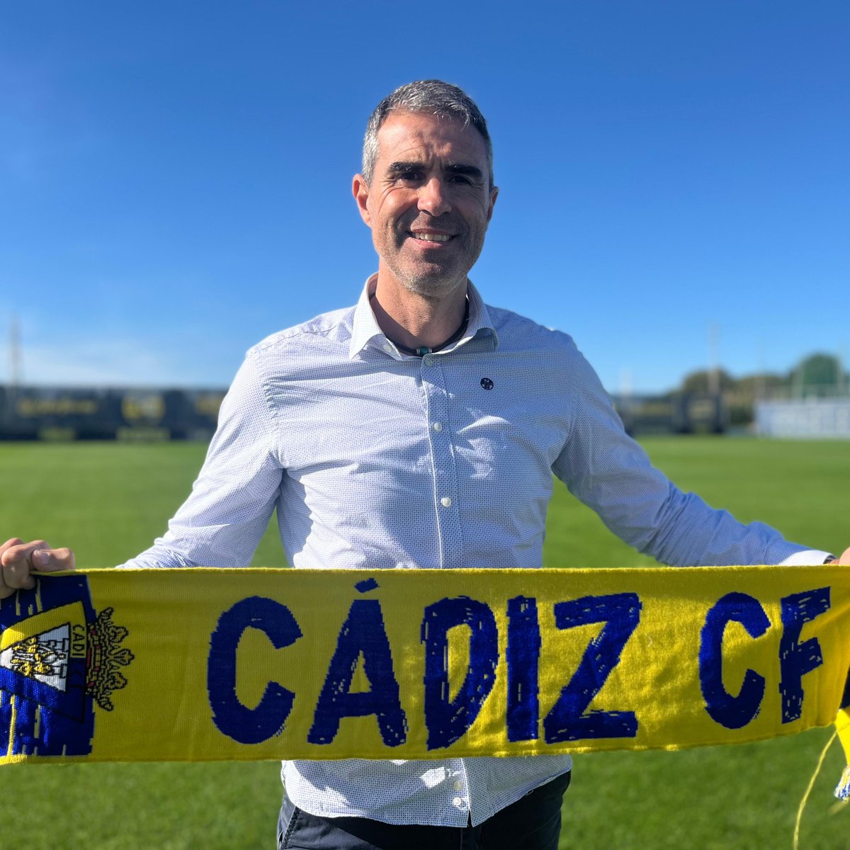 Cadiz_CF's tweet photo. 💛💙

#BienvenidoGaizka https://t.co/hZCWdeWXzA