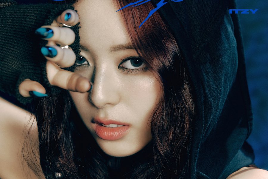 PopBase's tweet image. Happy 21st birthday to the talented Yuna of ITZY.