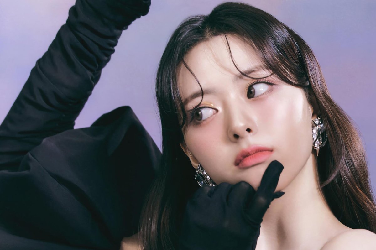 PopBase's tweet image. Happy 21st birthday to the talented Yuna of ITZY.